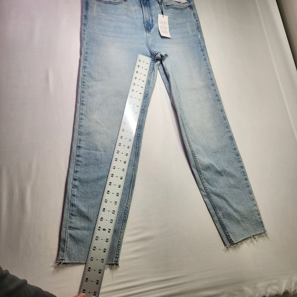 ⭐️NWT Calvin Klein Super High Rise Slim Jeans – Size 32 – Light Wash - Picture 7 of 11